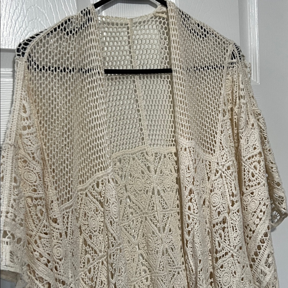 ✔️Torrid Cream Crochet Fringe Kimono Cape, EUC - Picture 6 of 11
